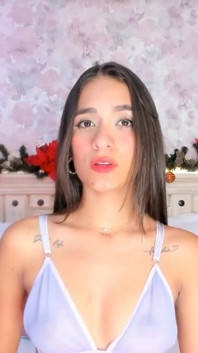 Cewek sange ini lagi asik muasin dirinya sendiri pakai mainan seksnya