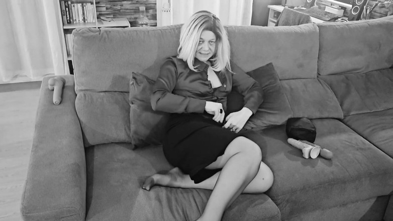 Sofy13: Jag vill att du kommer och knullar min fitta och...