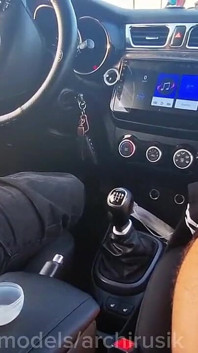 En kille på motorvägen satte sig i min bil, och vi ryckte av varandra och kom i ett glas