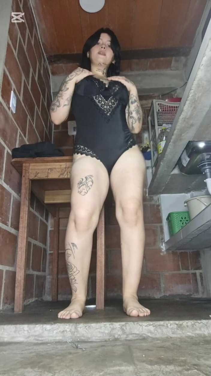 Dalyla: Mandi emas di lantaiku