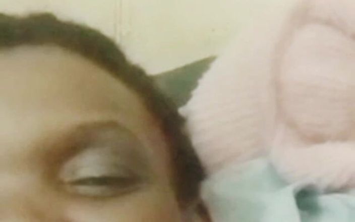 Me and my new slut: Ebony Mature Bitch Loves Masturbating Mutually on Call,