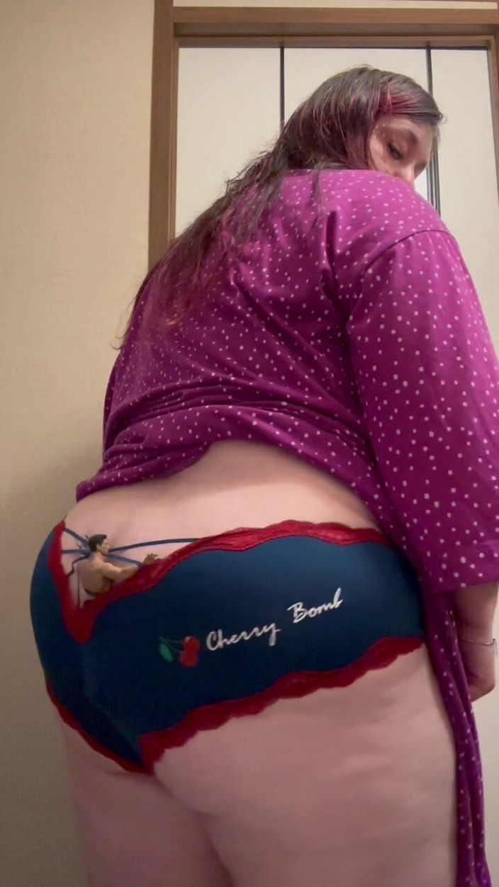 BellaBlast: Cherry Bomb Giantess Dominasi Kentut