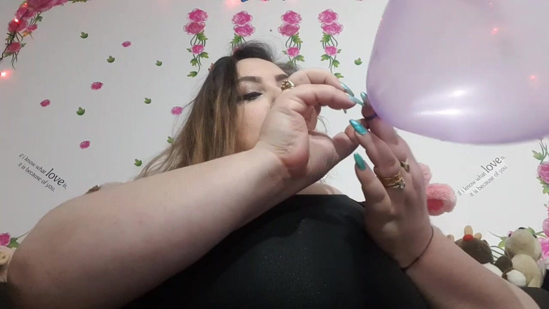 LoraBbw: Тверкінг цицьок/перший раз looner