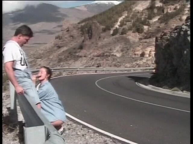 Out Sexxx: Sexe sur la route pour des salopes matures sucant la...