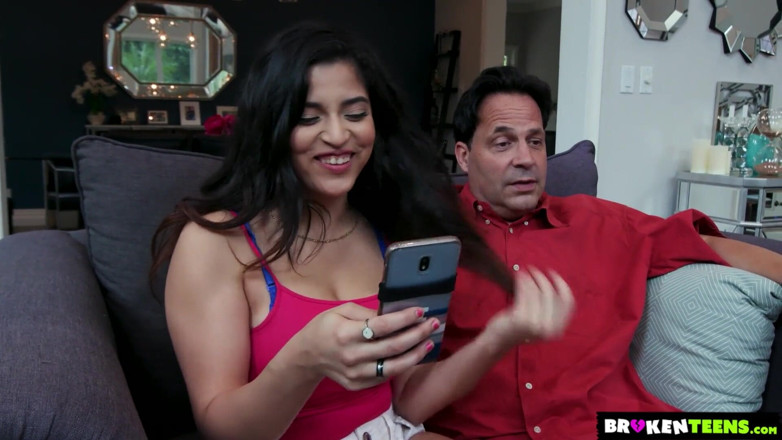 Broken teens: BrokenTeens - nena latina Gabriela Lopez se folla a su padrastro