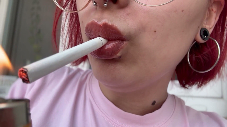 lanalovacutie: Close up Smoking with Lipgloss