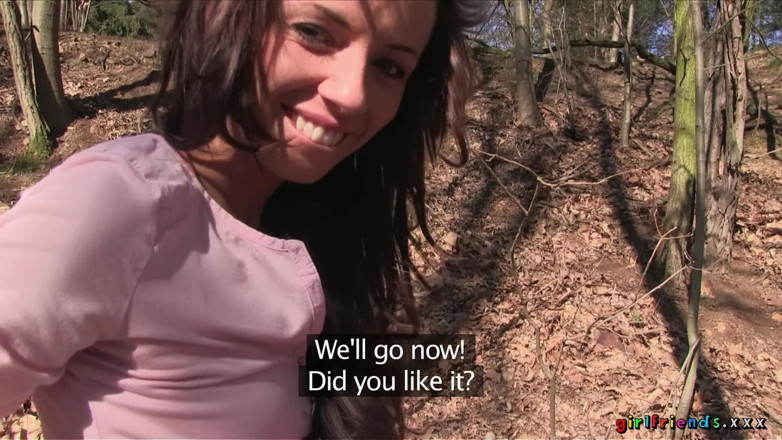 Girlfriends XXX: Girlfriends xxx - una caminata lleva al parque, sexo lésbico dedeándose...