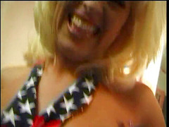 MILF Station: Ragazza calda nera e troia bianca dopo aver succhiato i...