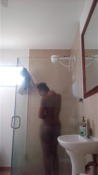Il modo di dire è Non far cadere il sapone ma la dea ebano nella doccia cazzo è stato il dildo giocattolo - mastermeat1