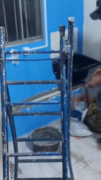 Chorro en la cara del albañil y sexo anal