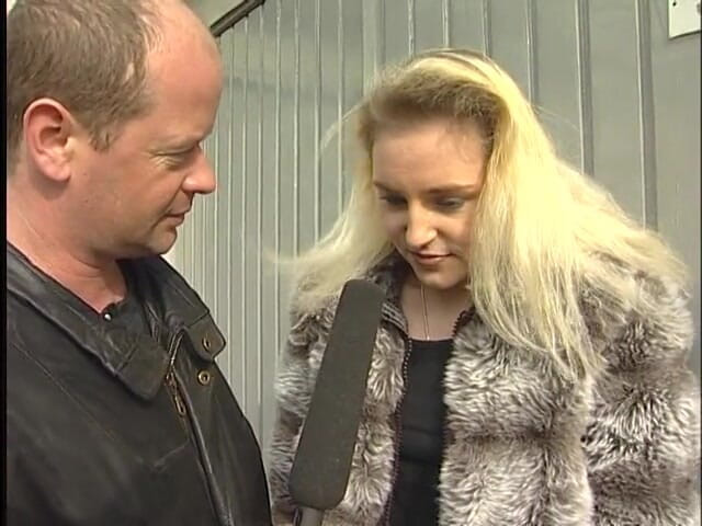 Lucky Cooch: Blondă germană intervievată în aer liber
