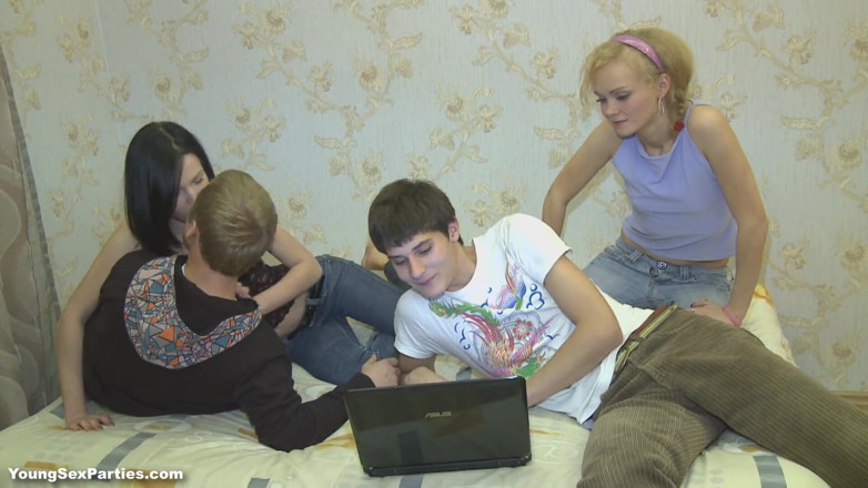 18 Videoz: Chuda rosyjska nastolatka zostaje wbita w orgię