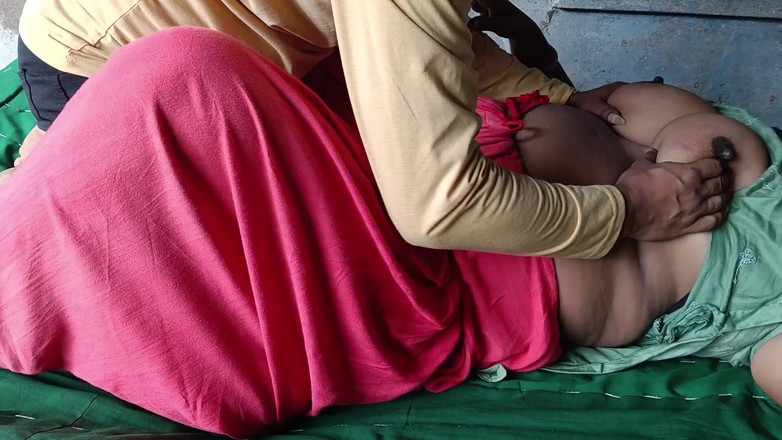 Yourgeeta8899: Tânăra indiancă desi din sat a ajuns la orgasm în timp...