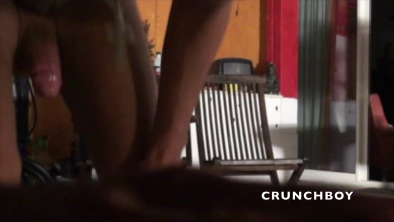 Crunch Boy: JIMY dikongkek oleh kawan biseksual terbaiknya pada waktu malam