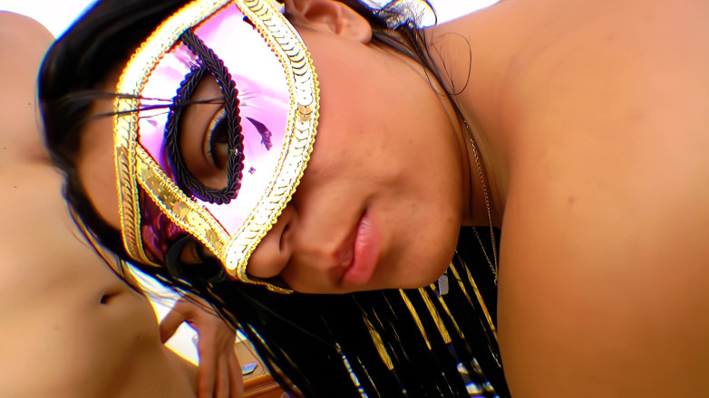 Turma do Sexo: Misteriosa bruna: non voleva togliersi la maschera e ha rilasciato...