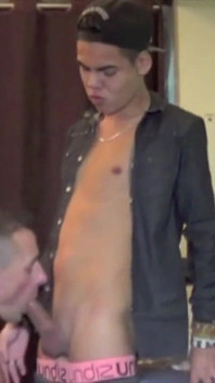 Mladá latinoamerická dvojčata ošukaná tátou