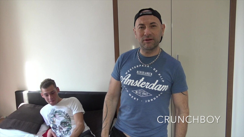 The fuckers raw studio: 2456 在伦敦被 2 男孩性交