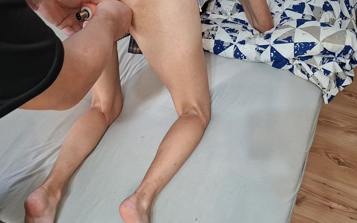 Fisting time: Dvojitá penetrace kundičky malé teenagerky