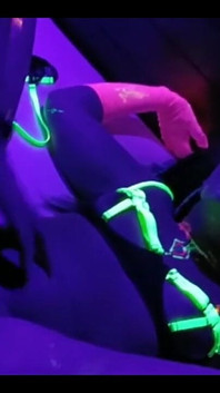 Fluo Party... Si Dia Mengongkek Saya Di Kelab Swinger