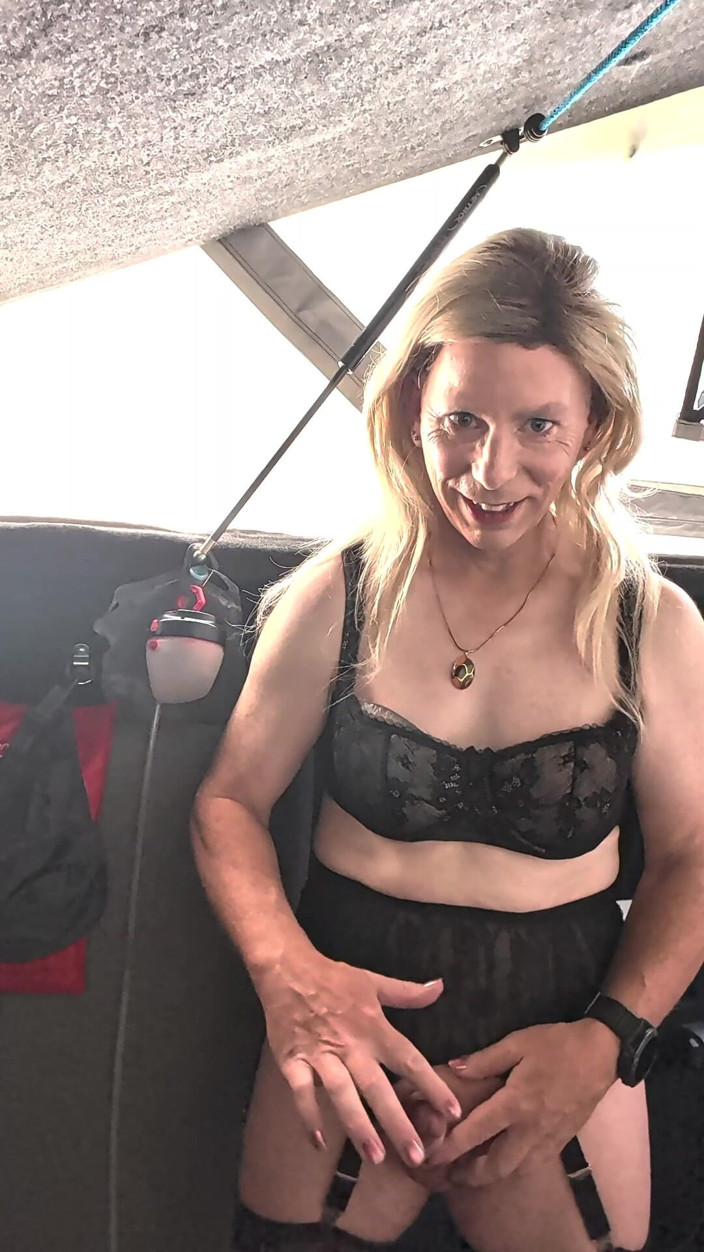 NikkiGee: Riding a Dildo on Holiday