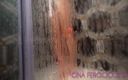 Gina Ferocious: Atemberaubende pornodarstellerin gina ferocious unter der dusche beim spielen und...