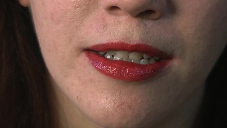 Evangelines Fetish: Gincu bata di sofa