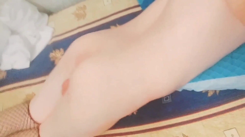 Kitty_Cross: Deslumbrante Transsexual com bochechas lavadas tomando café gelado