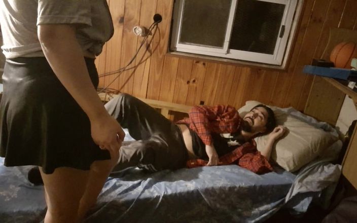 Babyluna939: Flyttar in i ett tomt hus och hamnar i en...