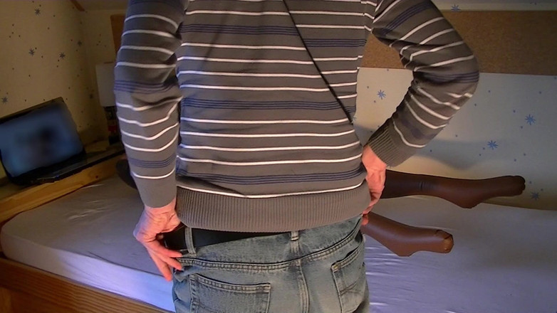 Mark Hannes: Чорний sexdoll, кремпай, мастурбація