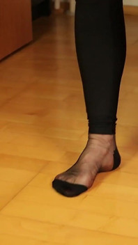 Black High Heels & Rht Nylons - Dangling & Footplay Di Bawah Meja