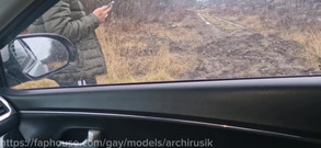 ArchiRusik: Recogió a un extraño en la carretera y lo folló...