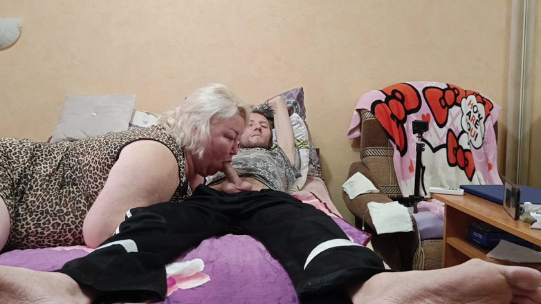 Zona901: Unerwarteter tiefer blowjob von stiefmutter mit sperma im mund und...