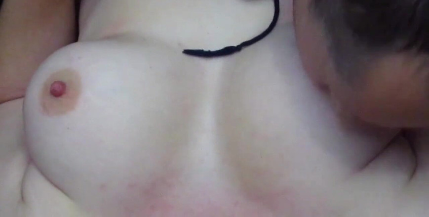 Pussy For Sperm: 젊은 마누라의 자연산 젖탱이와 젖꼭지를 핥는 남편