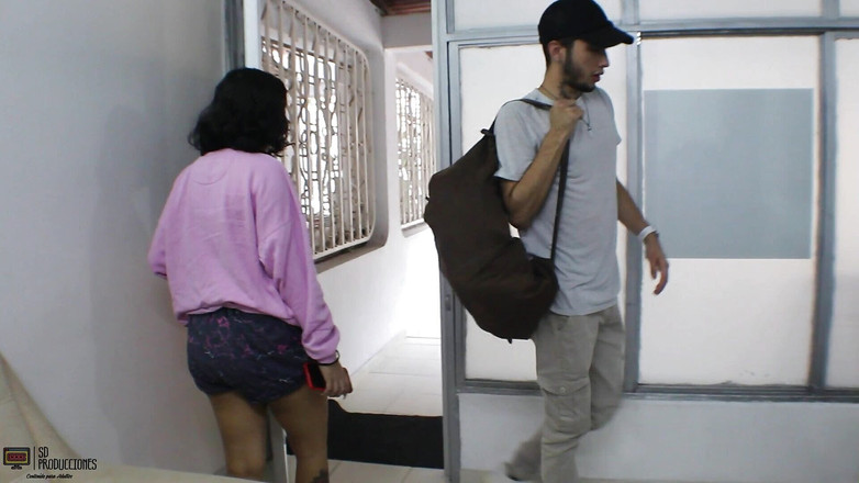 Vayolet: 元継母が義理の息子と初めて乱暴なセックスを