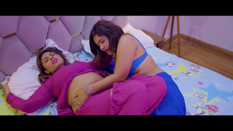 Triflicks: Naught Devrani com Lesbean