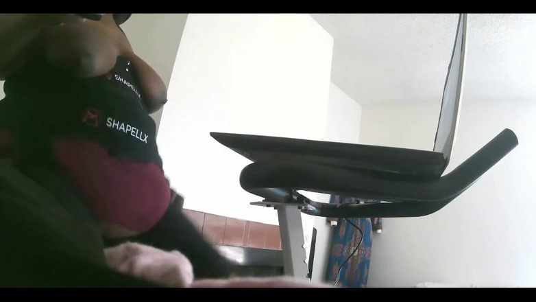 His Queen Suga: Bazen canlı yayında fışkırtıyorum...