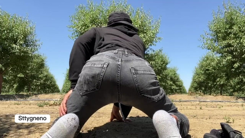 Xooshua (xblue18): Awek transeksual comel menunjukkan pantatnya kepada gurunya untuk lulus peperiksaan