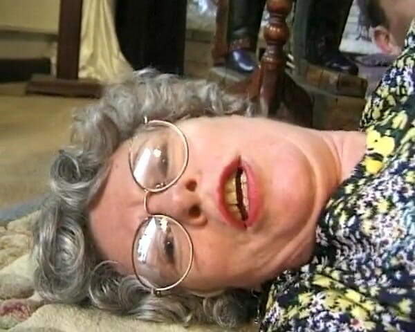 German's Fat and Old Ladies: 자지를 가지고 노는 걸 좋아하는 독일 할머니를 먹는 정액
