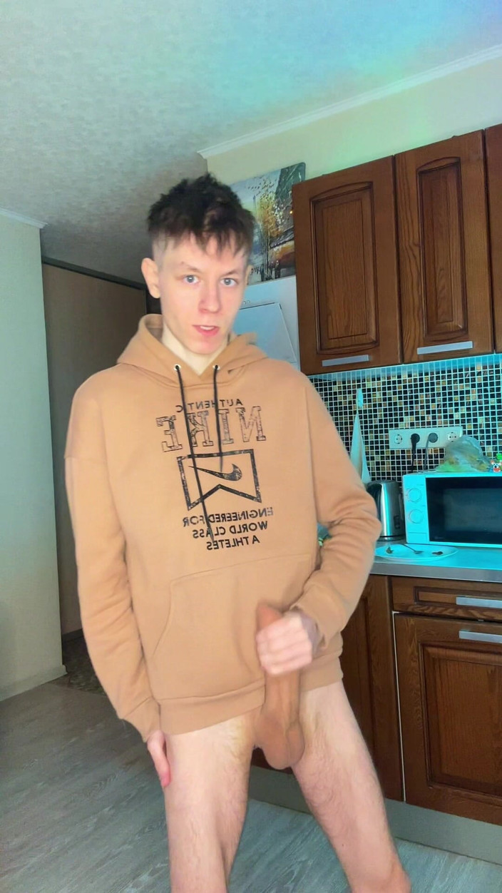 Morflot24: Я не смог остановить поглаживать мой большой член, пока не покрою пол спермой