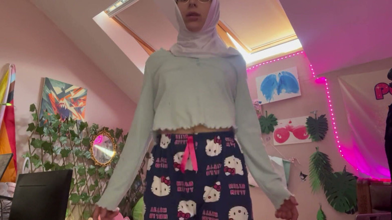 lanalovacutie: Muslim-yoga-in-hijab-day-13