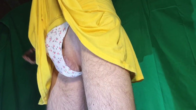 HeIsSooThin: Tanga De Florecillas Sin Costuras Y Minifalda Amarilla