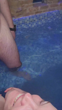 Gangbang amatoriale nella jacuzzi francese
