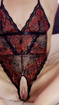 Trio Fistfucking S Blonďatou MILF, Sexy Latinou a Starým Chlapem