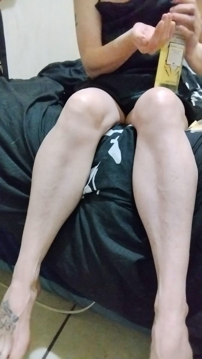 MariaModesto: Massaggiare i miei piedi e le gambe con olio