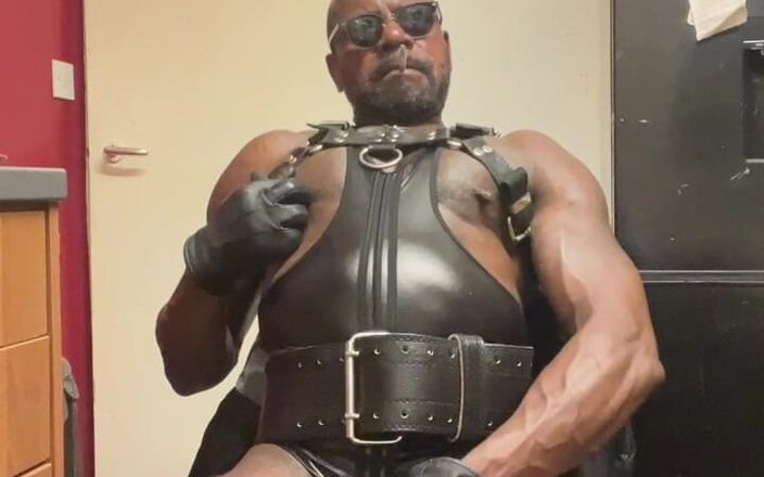 Black smoking muscle stepdad: Extremely Stiff BBC Smoking Muscle Cum