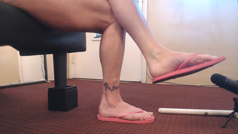 Abby Anna: Asmr roze gestreepte smerige teenslippers