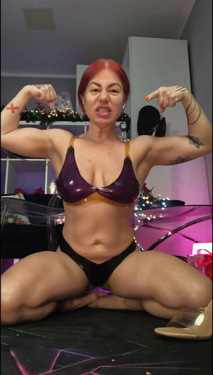 Ella Kross: 라텍스 비키니 입은 근육 숭배 JOI