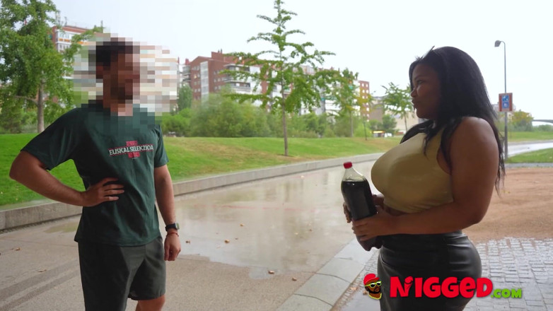 FAKings Black Fix: Diosa Negra De Tetas Gigantes Pesca Pollas Blancas Por La...