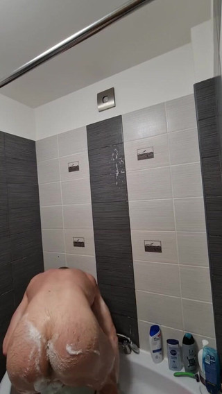 Martin Hard: Muscular guy with big dick showering, jerking off and eating...