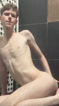 Kedoimath - a Twink Showing His Femine Body